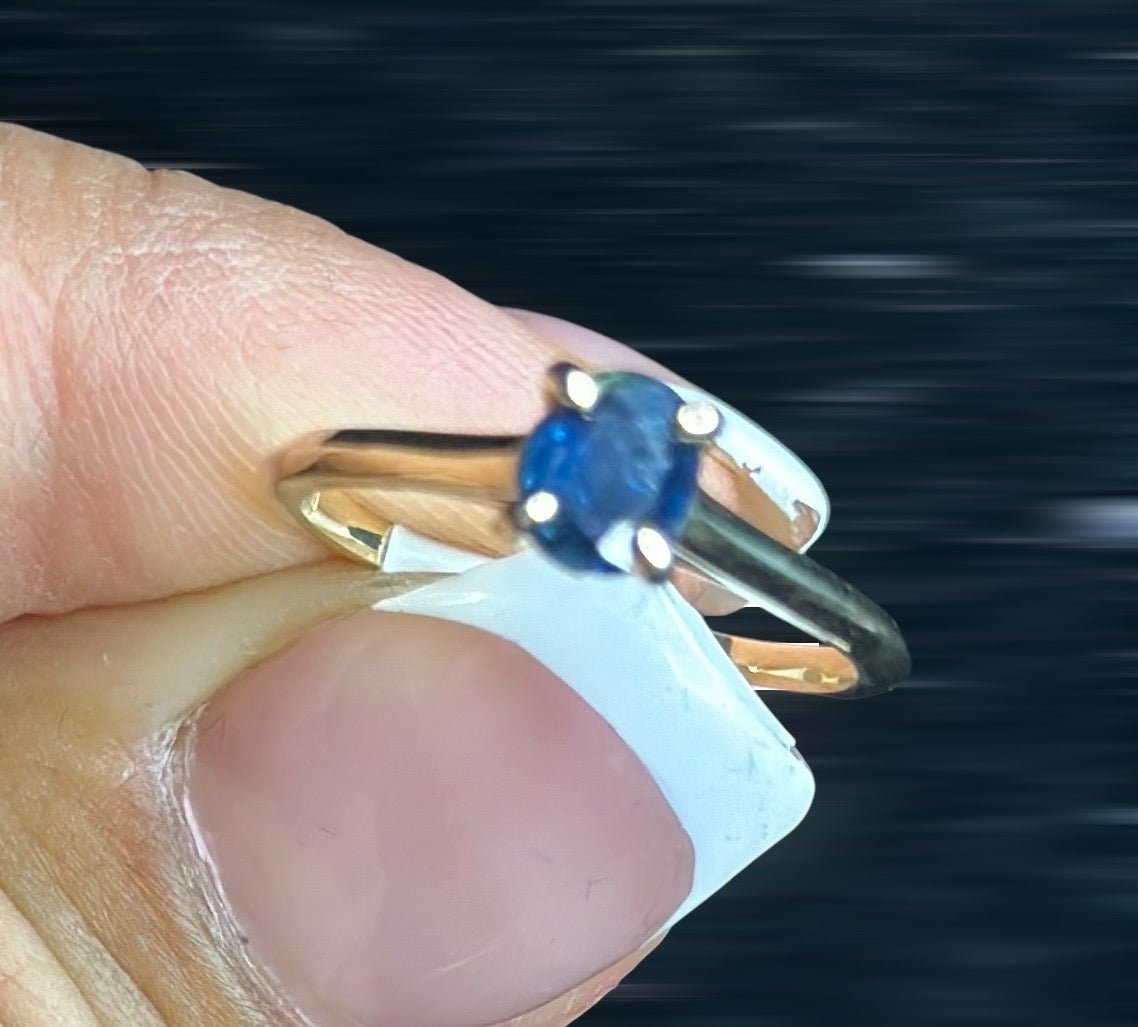 Solitaire Ring Blue Natural Shappire 14k