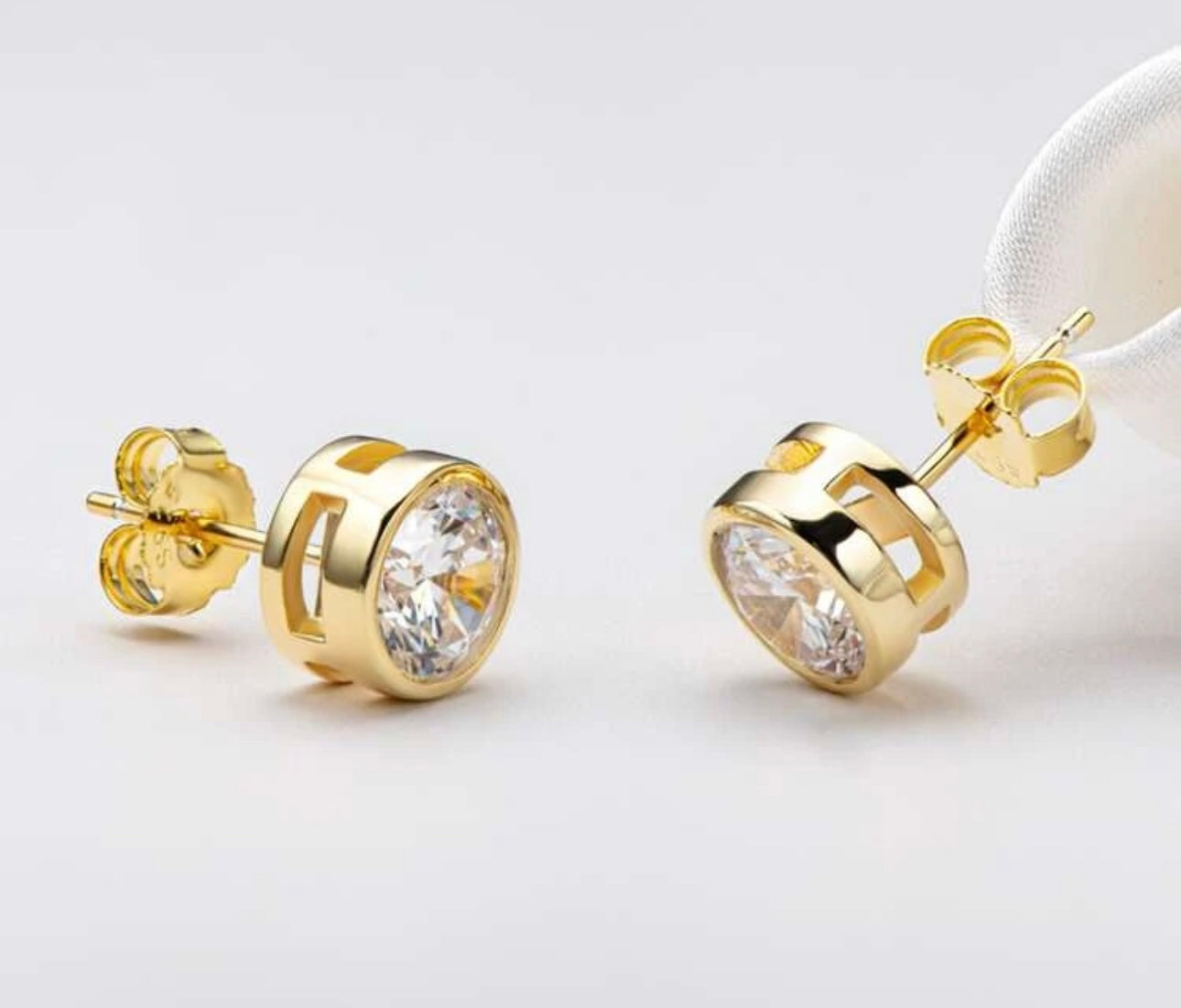 Moissanite Diamond Lab.