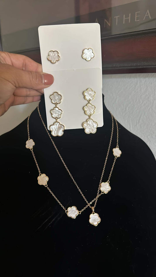 Necklaces Set white flowers