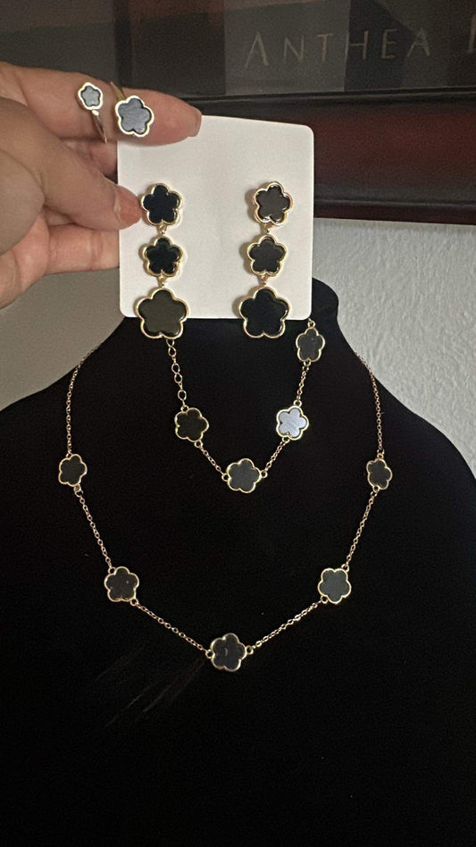 Necklaces Set Black Flowers