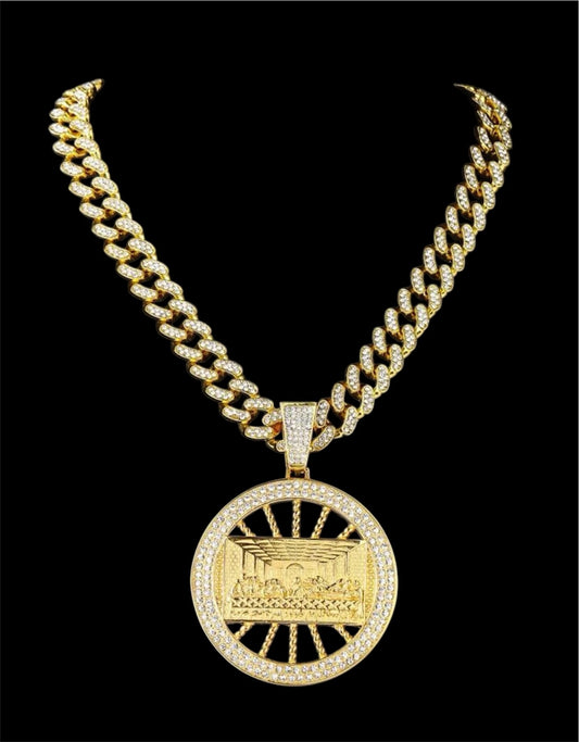 Necklace Shine whit Sacre Family Pendant Gold